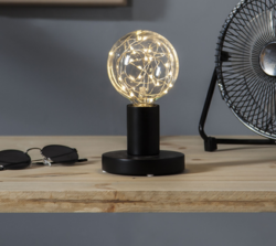 Stolní lampa GLANS 8,5 cm barva černá, Star Trading - Stoln lampa v kombinaci s nejmdnjmi na trhu, efektnmi LED rovkami typu Edison, zaruuje modern a originln design v kadm interiru. Skandinvsk styl a minimalismus. Jedn se o svtidlo uren pro LED rovky s asnm svtelnm efektem, tvarem a barvou.